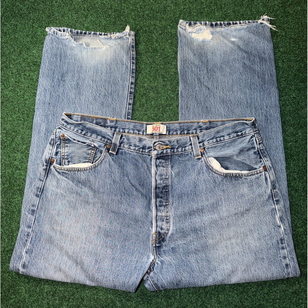 Levi's 501 Button Fly Jeans Men's Size 40W X 30L Baggy Y2K Distressed Jeans 044